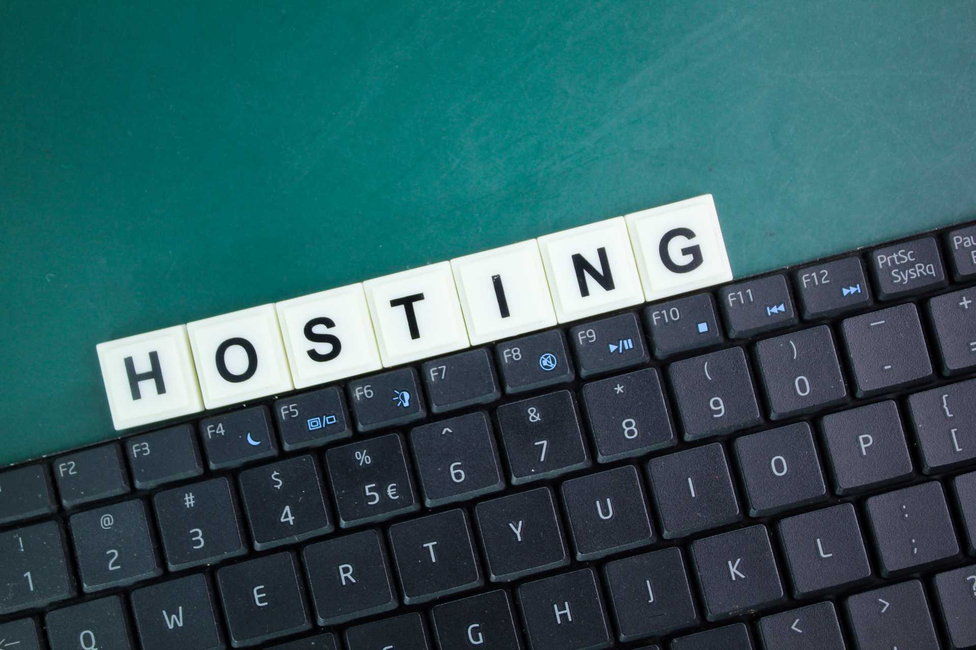 Private hosting versus public hosting performance